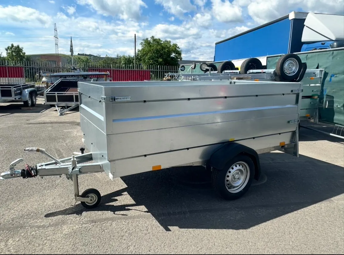 Remorca ALPHA PRO 247, 750 kg (CU SISTEM FRANARE)