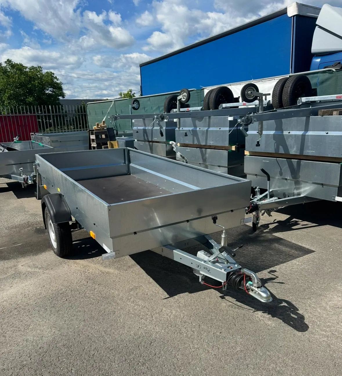 Remorca ALPHA PRO 247, 750 kg (CU SISTEM FRANARE)